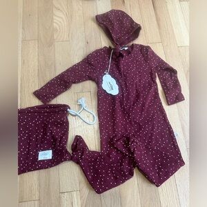 NWT Pouf baby footies